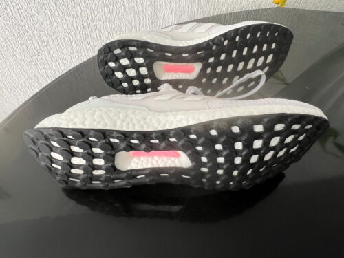 Scarpe Adidas ultra boost, taglia 9 (40) bianche, traspiranti, tessuto, sistema di torsione, NUOVE - Foto 10 di 22