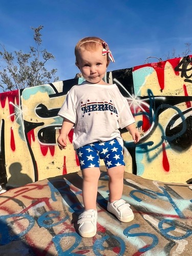 Taglia 12 BAMBINI BIKER SHORTS LuLaRoe STELLE BIANCHE su BLU Americana USA 4 luglio - Foto 3 di 6