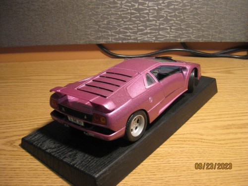 1/18 1994/95 LAMBORGHINI COUNTACH SE IN METALLIC PURPLE BY MAISTO # 31819 - Picture 8 of 23