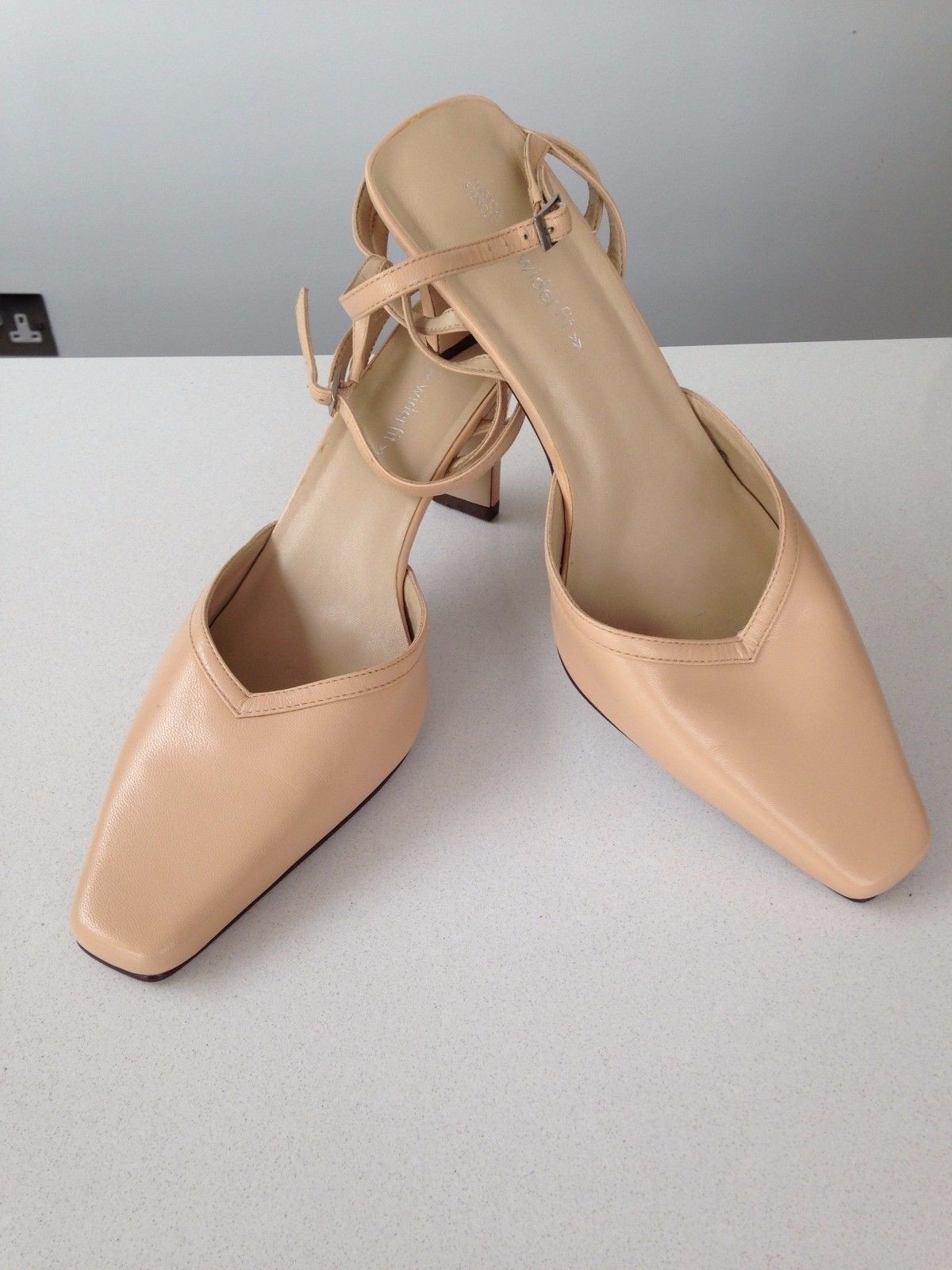 VGC WOMENS MARKS & SPENCERS M&S NUDE BEIGE SANDALS SHOES WIDER FIT LADIES VGC WOMENS MARKS & SPENCERS M&S NUDE FIT BEIGE SANDALS SHOES WIDER FIT NUDE LADIES a085c4