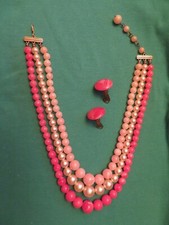 COSTUME VINTAGE 50'- 60'S�PEARL TRI-COLOR/STRAND NECKLACE�& MATCHING EARRINGS 