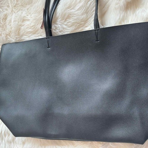 Neu mit Etikett Victoria's Secret Tragetasche schwarz aus Leder mit Charm abnehmbarer Schlüsselanhänger - Bild 7 von 9