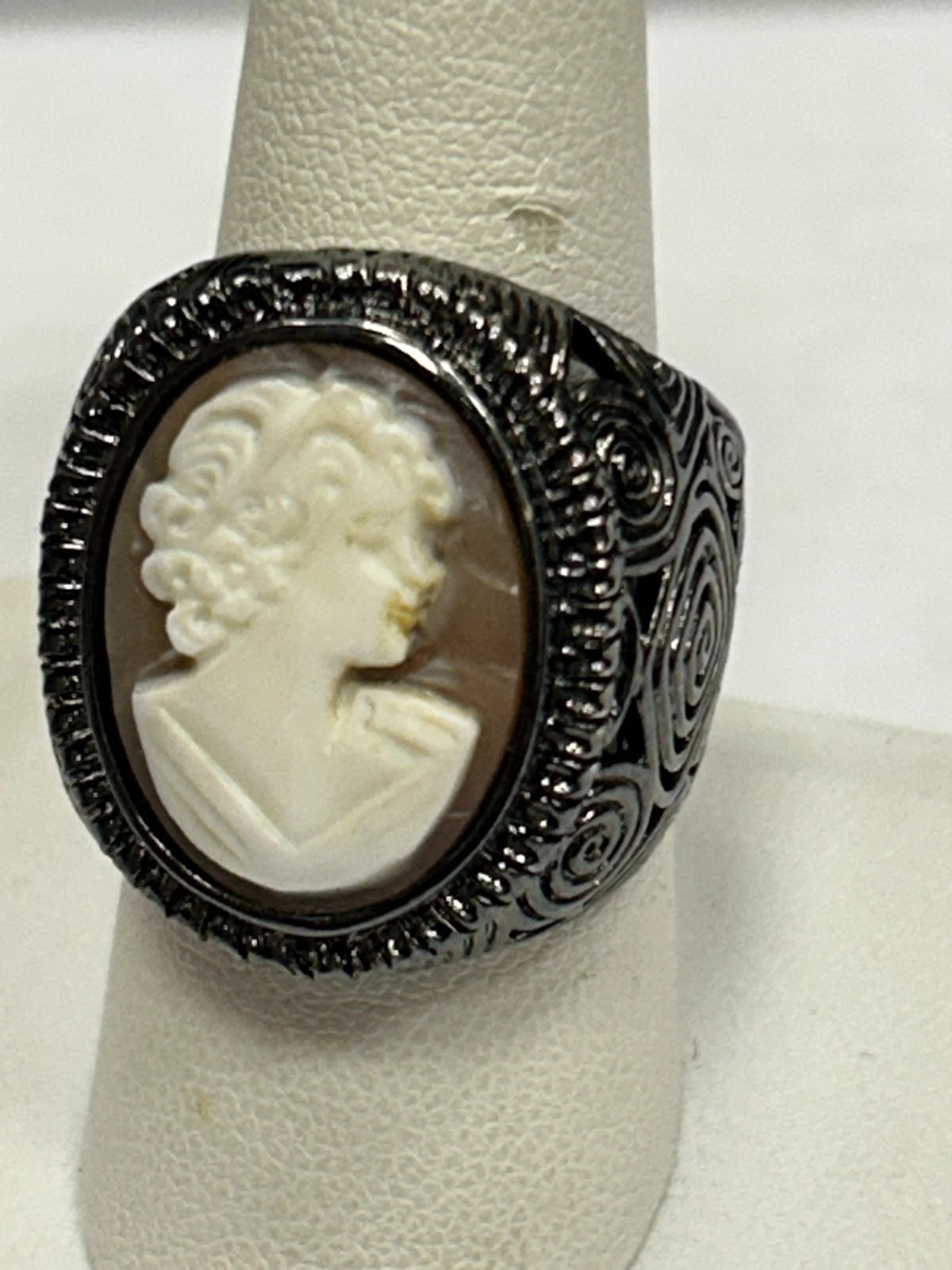 Ornate Signed Amedeo large statement gunmetal cam… - image 7