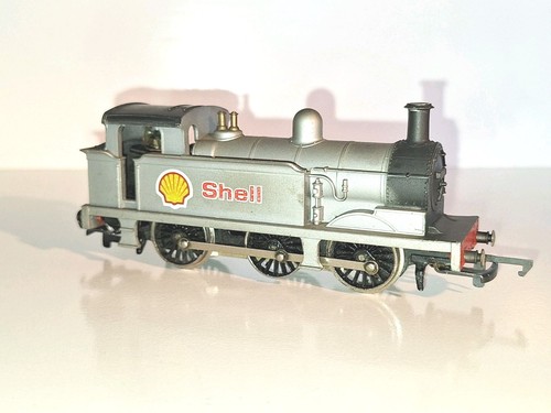Wrenn Repainted Tank Loco to Shell Fuel. Fast motor. 2 rail DC analogue. OO 1:76
