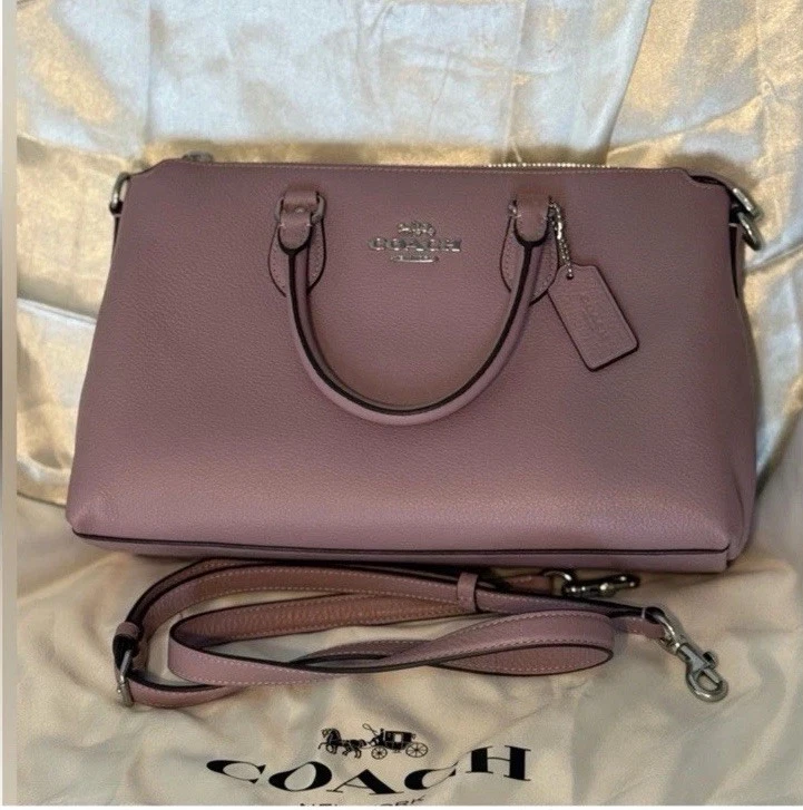 Cartera Coach Georgia lavanda nueva con etiquetas con correa bandolera y herrajes plateados nueva con etiquetas Foto 3 de 4