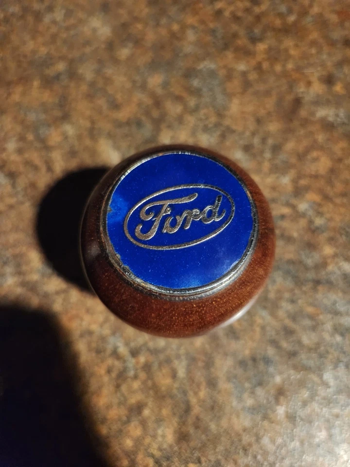 Pomo de cambio de madera Ford Foto 2 de 3