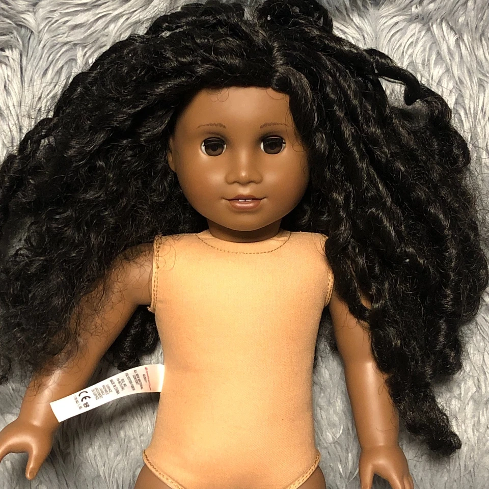 Boneca American Girl One Of A Kind Gabriela cabelo castanho afro-americano/olhos 2017 - Imagem 2 de 4