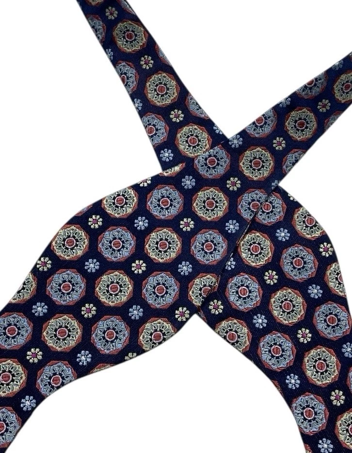 BRUNO PIATELLI Para hombres 100% Seda LUJO Auto Pajarita Azul Geométrica W:2.7" Usada en Excelente Condición Foto 2 de 4