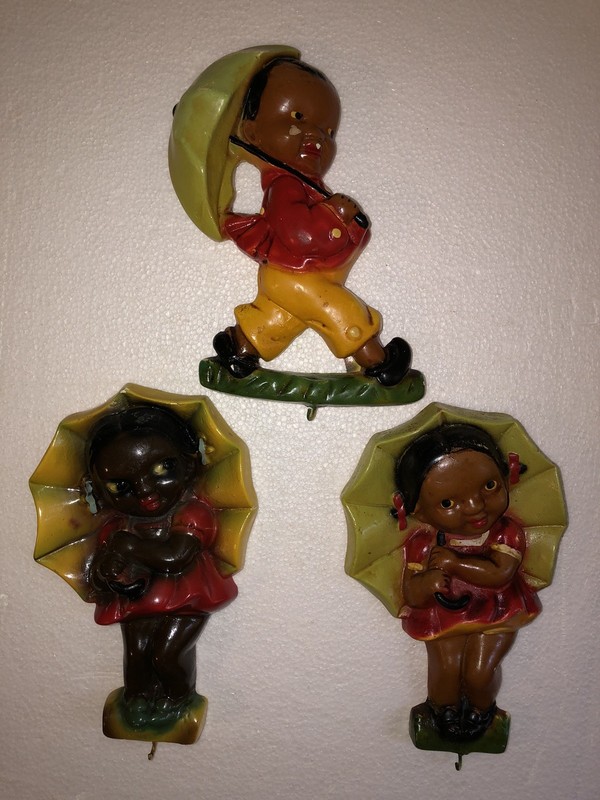 3 VTG BLACK AMERICANA CHILDREN WITH UMBRELLAS CHALKWARE WALL MT TOWEL HOLDERS