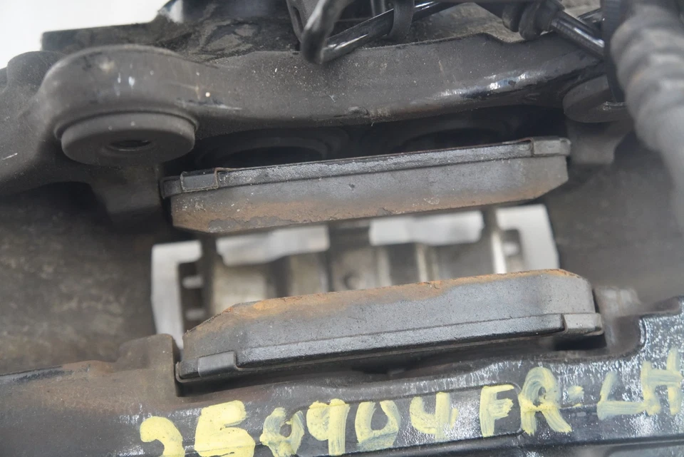 Front Left Driver Side Brake Caliper Black 34116870627 OEM BMW i8 2014-20 - Image 4 of 4