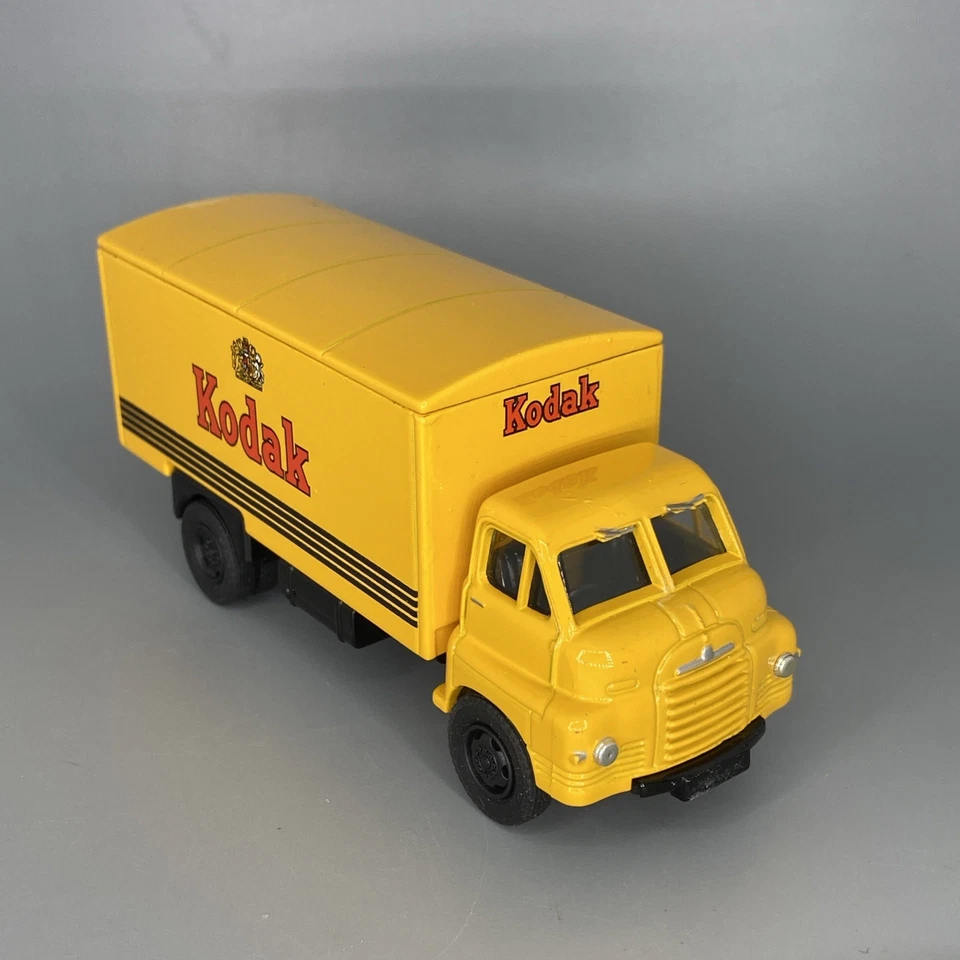 Vanguards 1:64 1950s-60s Classic Commercial Bedford S-Type Van Kodak Boxed - Image 3 of 4