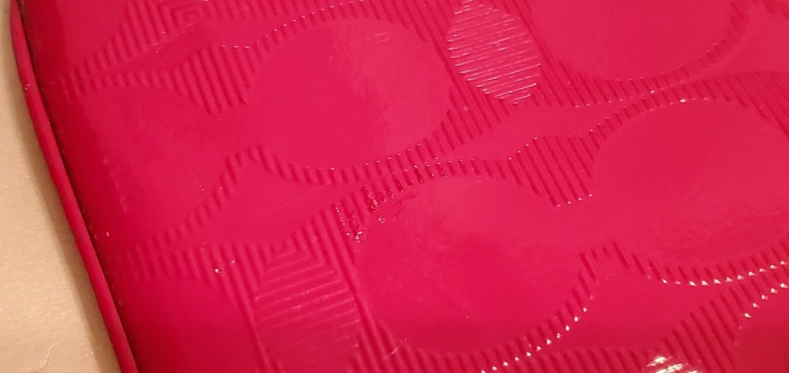 Coach F52282 Braccialetto firmato inciso in pelle verniciata metallizzato rosa shopping