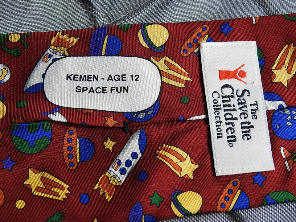 Corbata Save The Children Hombre Kemen Edad 12 Espacio Diversión 55-1/4" - ROJA Foto 3 de 4