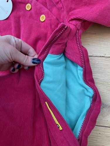NEU Baby Mädchen Kinderwagenanzug Alter 6-12 Monate rosa Cordfüße oliv & moos Kinderwagenanzug - Bild 6 von 6