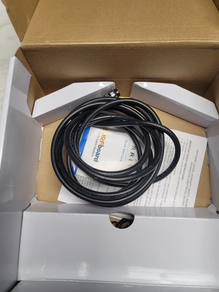 Arris SURFboard SBG7600AC2 Cable Modem & AC2350 Dual‑Band WiFi Router Combo - Image 3 of 4