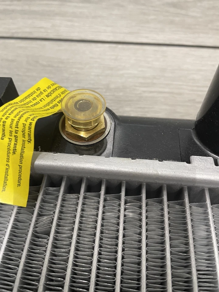 Carquest 432511 Premium Radiator: With Transmission Oil Cooler - Image 4 of 4