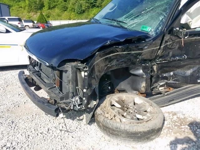 2008 GMC Yukon Grille SLE Lower BLK AFT MTK BILLET CHROME Used 2684715 Foto 2 de 4