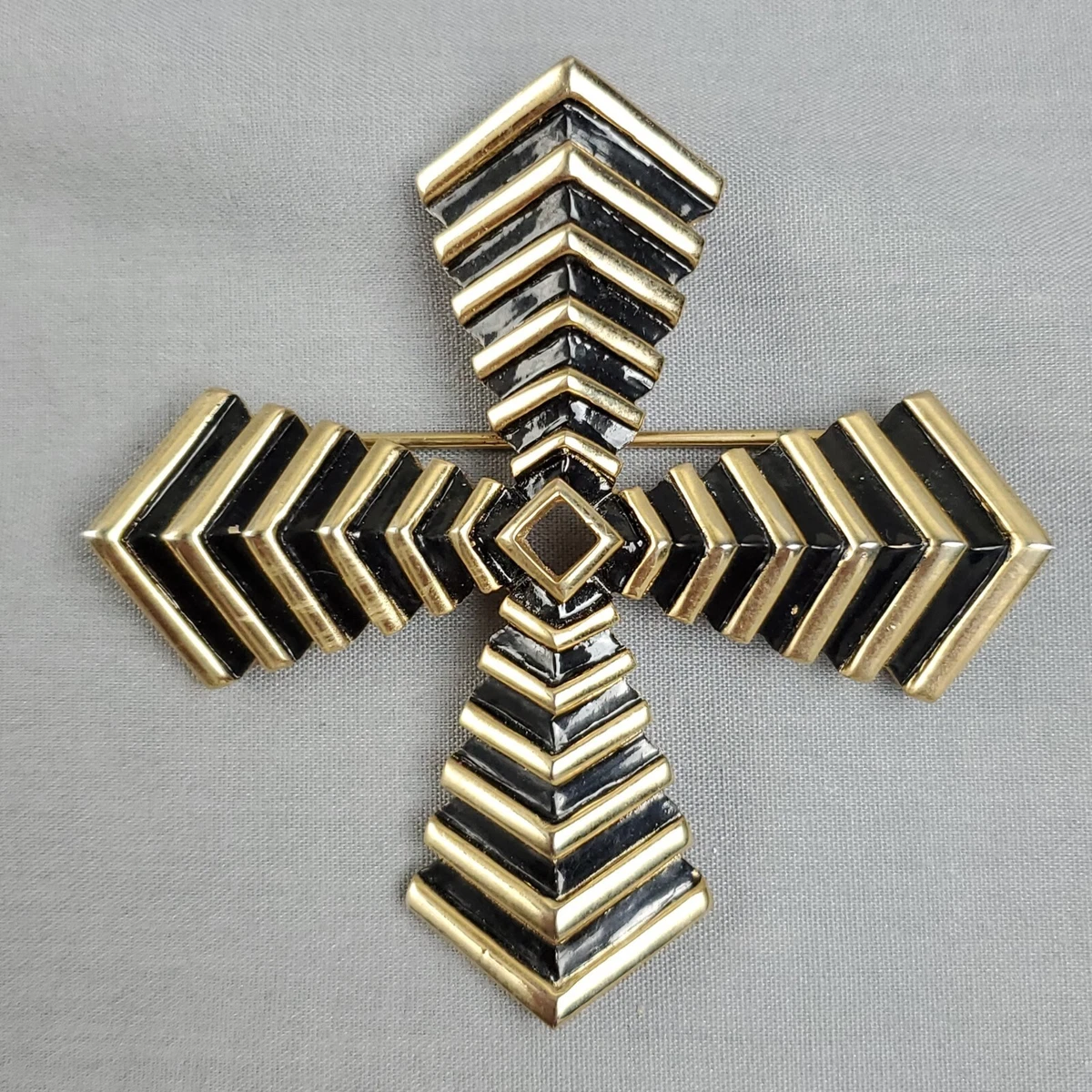 Cross store brooch pin