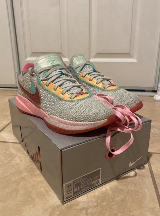 Lebron 20 Time Machine Size 9 Pre-Owned With Laces and box