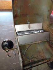 Eicher Werkzeugkiste für ED-Serie, unter der Motorhaube montiert