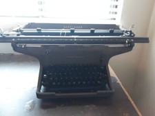 Vintage Underwood Typewriter for Parts/Non working thumbnail