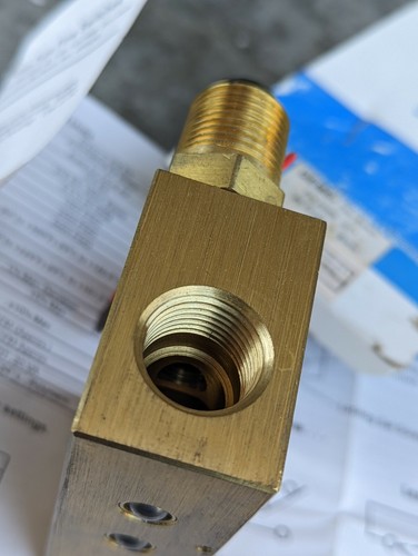 Gems Sensors FS-10798 Series Brass Flow Switch for Use with Gases, Inline, Pisto - Picture 6 of 7