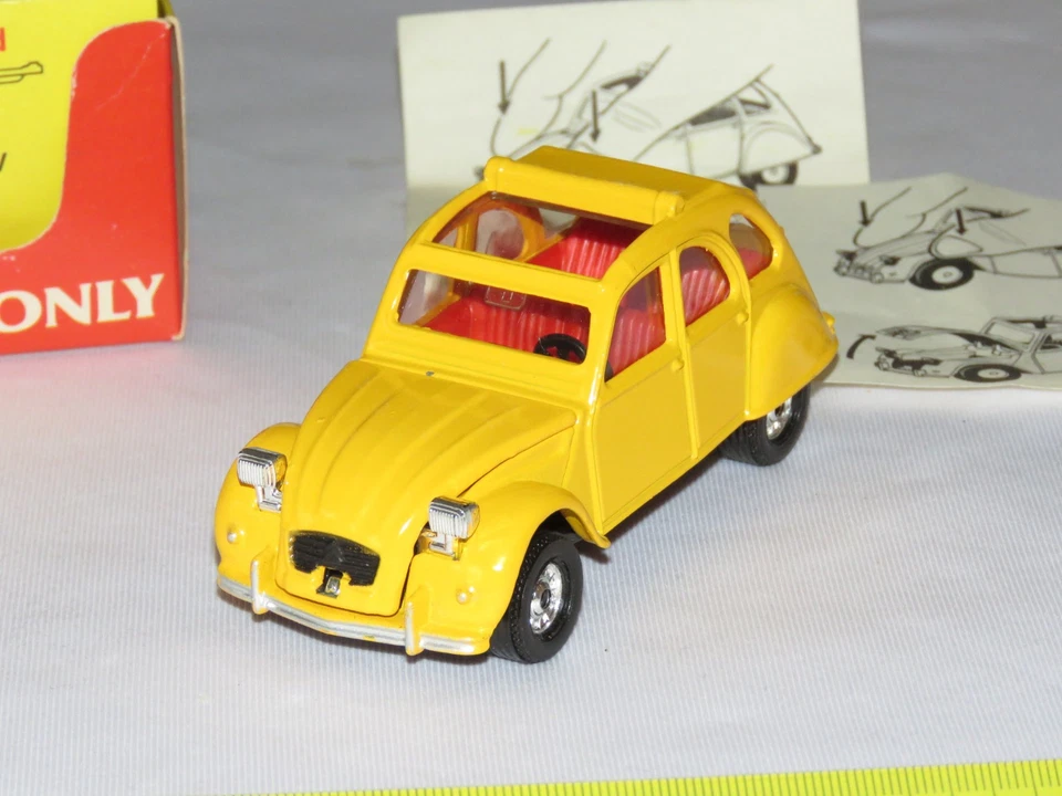 Vintage 1981 Corgi James Bond 007 Citroen 2CV No. 51655 For Your Eyes Only - Image 4 of 4