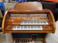 Lowrey Holiday Classic Organ