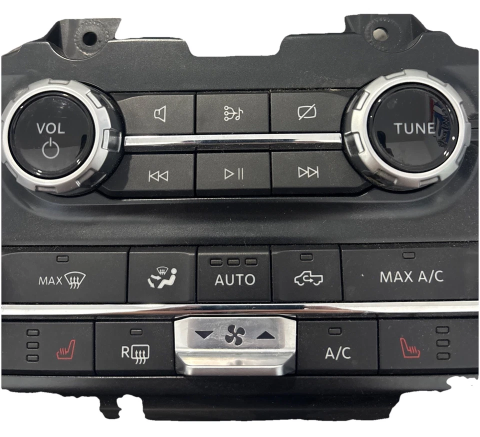 Передняя центральная панель радио/климат-контроля 2021-25 Ford F150 - Изображение 4 из 4