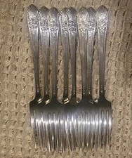  1935 WM Roger Silver Mist Marigold Grille Dinner Fork Superb Silverplating H-28
