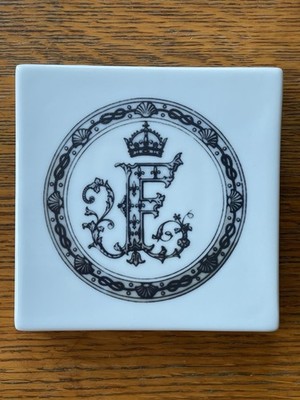 Chateau De Chambord France Trivet White Porcelain 5 3/4 x5 3/4  Black Decoration