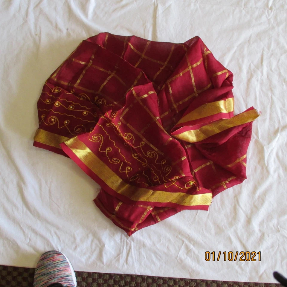 MAGNIFICENT Maroon GOLD Sequin Woven EMBROIDERED Fabric Material Sewing Craft - Image 3 of 3