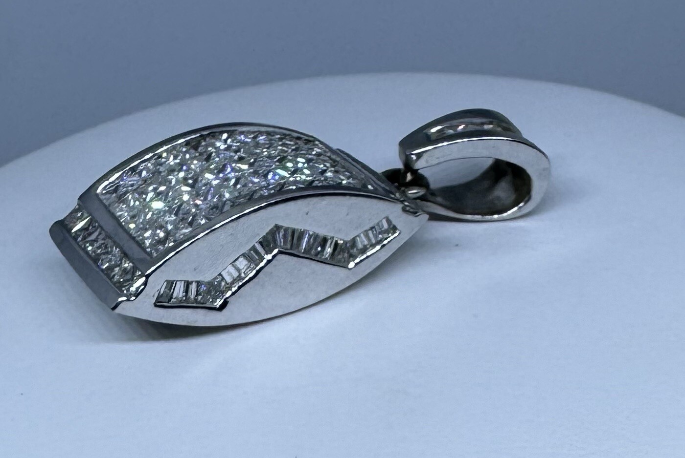 Rectangle Diamond Pendant  With Zigzag Design 18k… - image 3