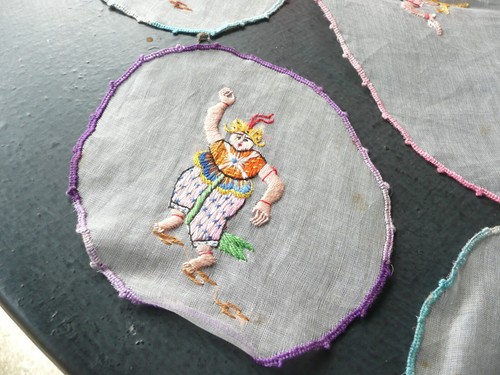 set of 8 bottle coasters and embroidered trivets - Picture 6 of 8