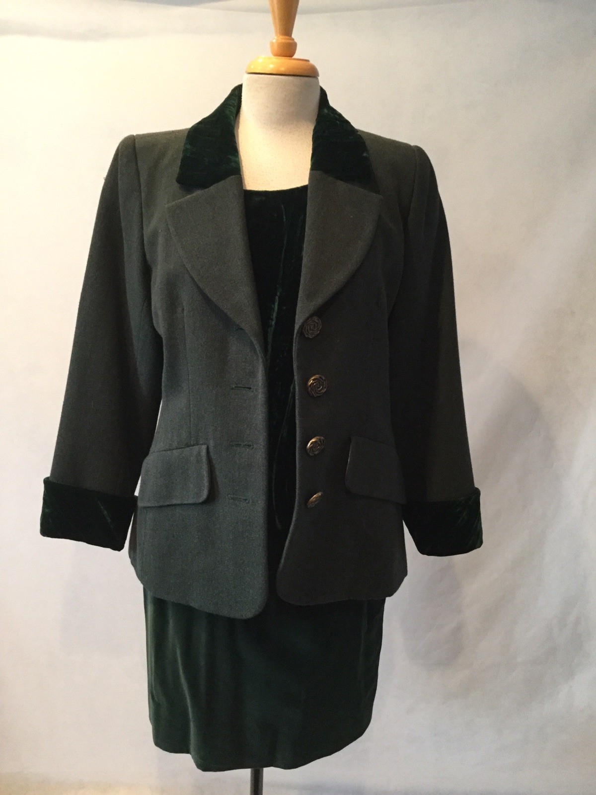 YVES SAINT LAURENT NAN ABITO E GIACCA IN VELLUTO VERDE SCURO TAGLIA 42 (US 12)