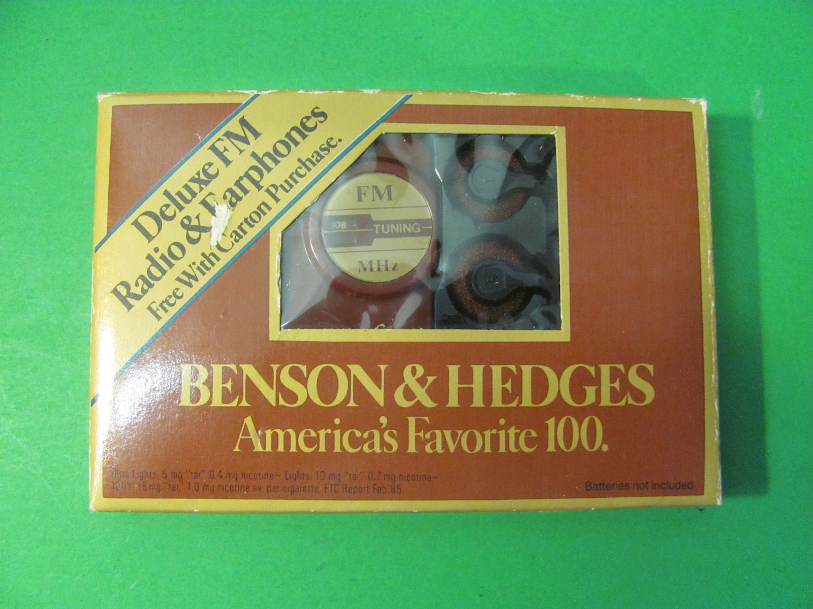 Benson & Hedges Favorite 100 Deluxe FM Radio & Ear Phones Philip Morris