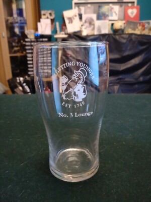 Youngers ''I'm Getting Younger'' Pint Glas