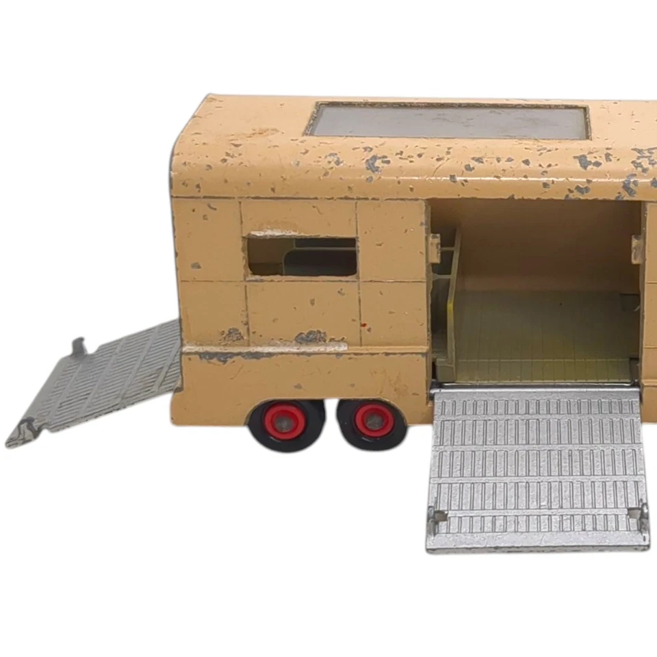 Matchbox No K-18 ASCOT Stables DODGE TRACTOR and King Size Articulated Horse Van - Image 3 of 4