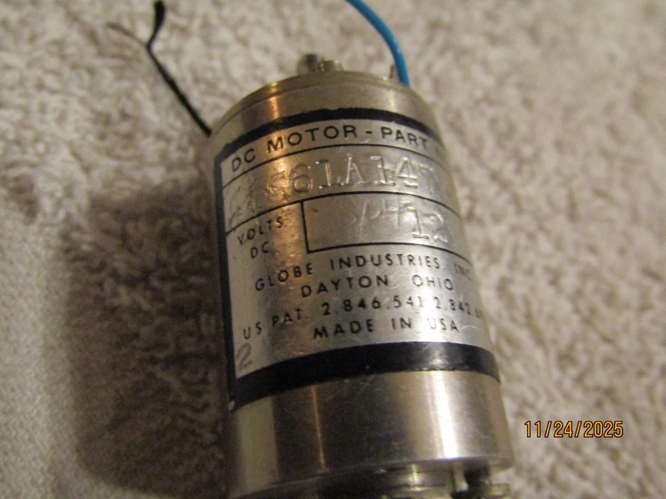 Vintage Globe Industries HO Locomotive 12V DC Motor with Worm Gear 61A147 Tested - Image 4 of 4