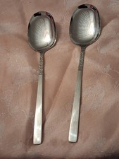 2 X Viners Love Story SERVING SPOONS Daisy Pattern Vintage Cutlery 