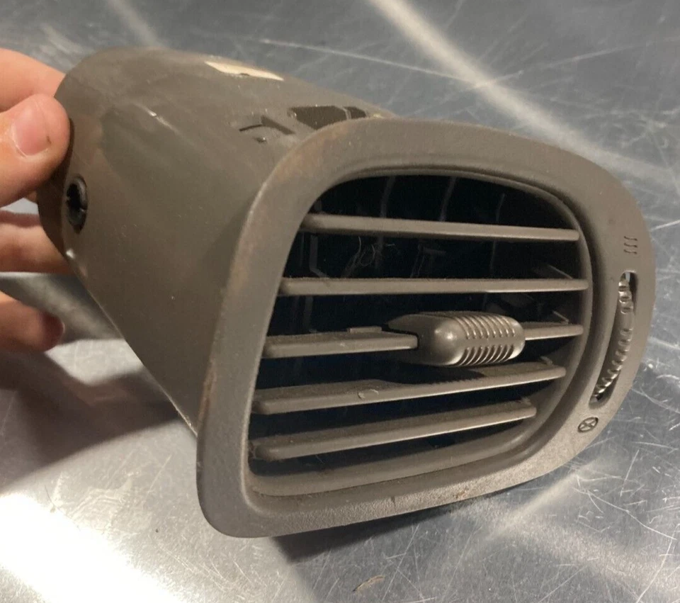 Chrysler Town & Country 2001-2007 ventilación de aire acondicionado p/n 0sc95trmaa genuino fabricante de equipos originales delantero derecho Foto 3 de 4