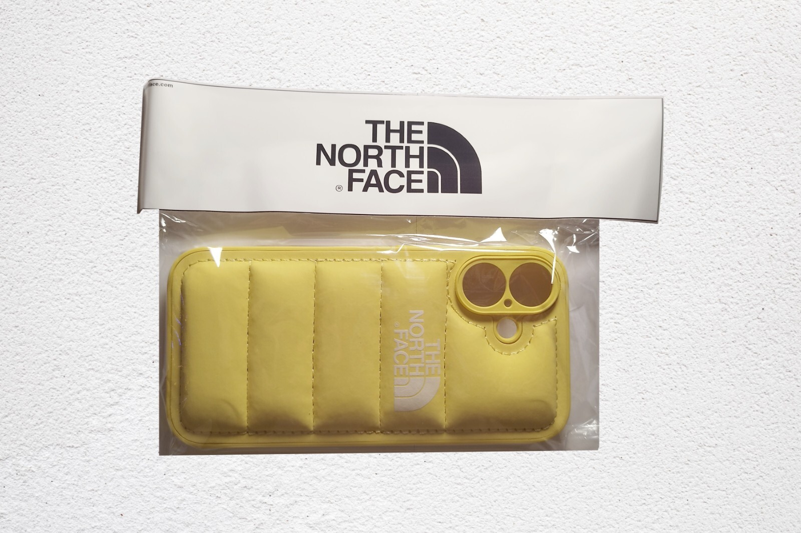 Coque iPhone 16 Doudoune Jaune Pastel Coque Puffer Style Hiver