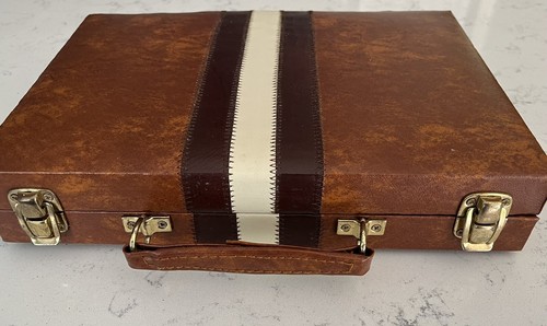 Set da viaggio backgammon vintage completo con 5 dadi-30 chip custodia ecopelle - Foto 5 di 8