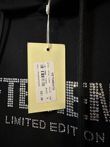 Sudadera con Capucha VETEMENTS Cristal Embellecido Logo Edición Limitada Talla Pequeña Nueva con Etiquetas $1180 - Imagen 9 de 9