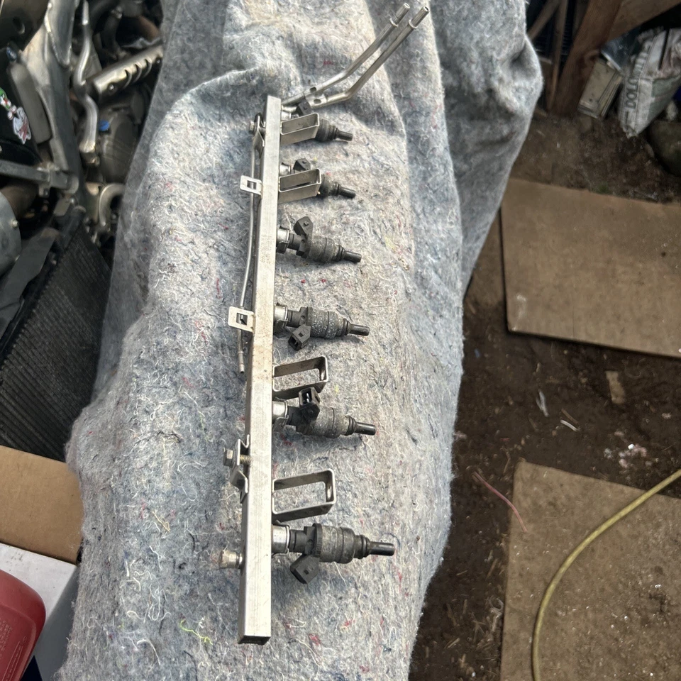 BMW 328CI 2000 cupé base 2 puertas 2,8 L riel inyector de combustible con inyectores Foto 2 de 4