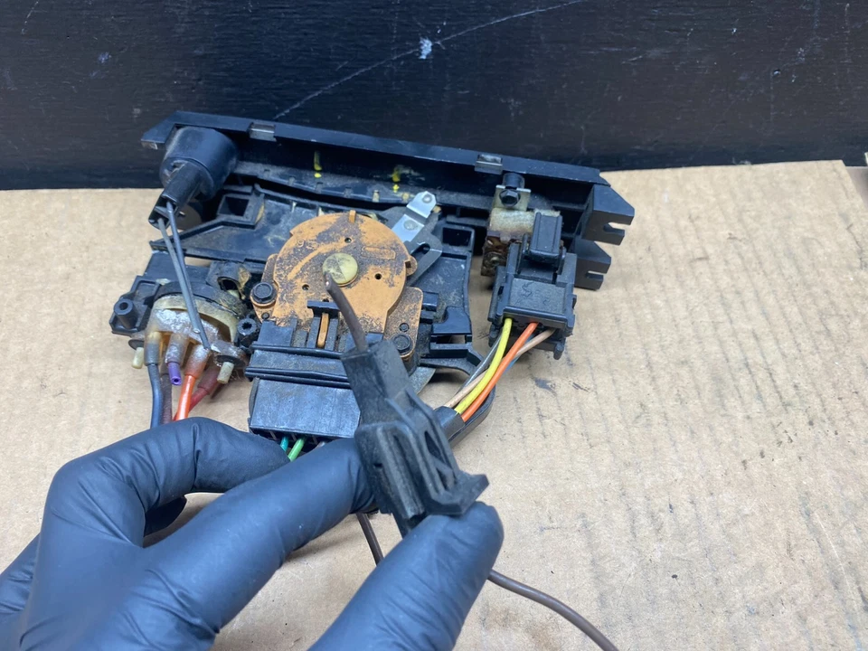 Pontiac Firebird 1982 a 1985 panel de calefacción de control de clima D2102 OEM DG1 Foto 3 de 4