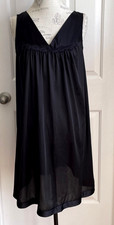 SOFT COMFY CLASSIC BLACK w/EMBROIDERY APPLIQUE VANITY FAIR NYLON NIGHTGOWN MED