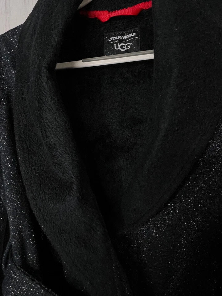 BATA UGG STAR WARS COLAB S para mujer negra plateada metálica cálida con bolsillos forrados de piel Foto 4 de 4