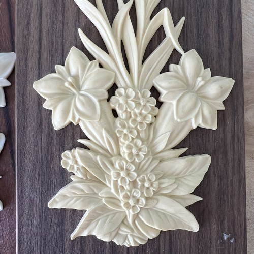2 MCM Wall Relief Plaques Flowers Plastic Faux Wood Grain West German Vintage - Picture 10 of 10