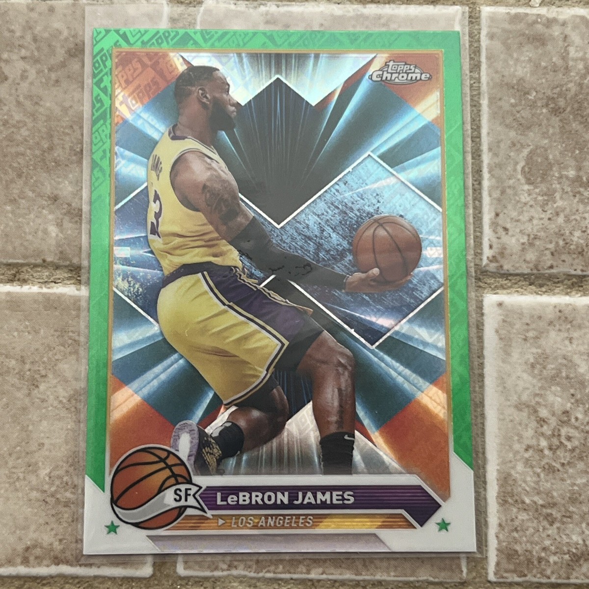 2023-24 Topps Chrome Basketball LeBron James Green Topps 2023-24 Topps Chrome Basketball LeBron James Green Topps